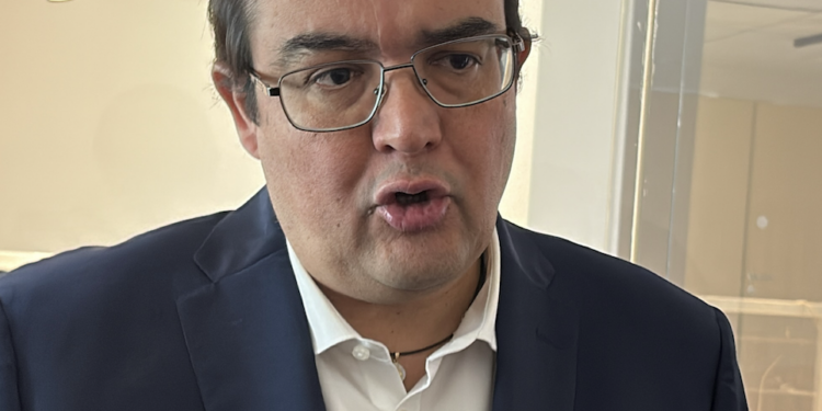 Queretanos a la espera de avión en Dubái