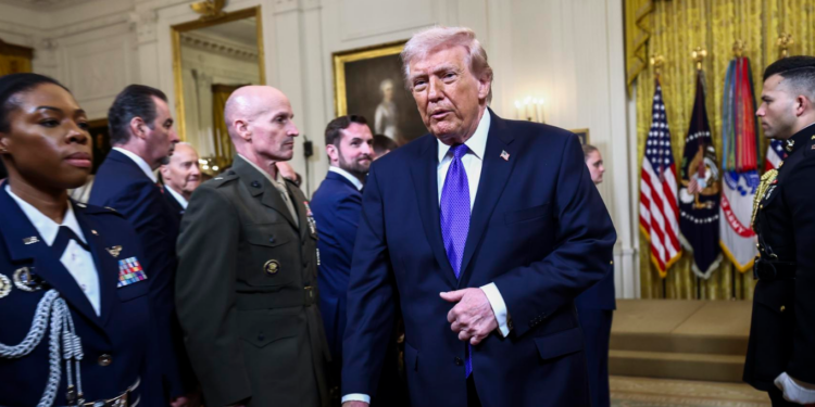 Atacan con drones embajada de EU en Riad; Trump dice que “pronto” habrán represalias