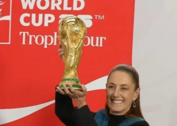 Sheinbaum levanta la Copa del Mundo