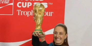 Sheinbaum levanta la Copa del Mundo