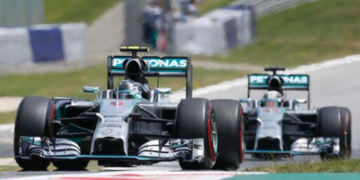 Mercedes hace 1-2 para GP de Australia; Checo iniciará 18