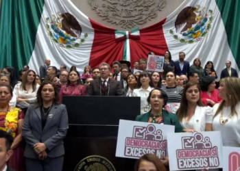 Revisan Plan B más de 5 horas; salen sin acuerdo 