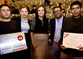 Destaca UAQ en programa de becas Santander