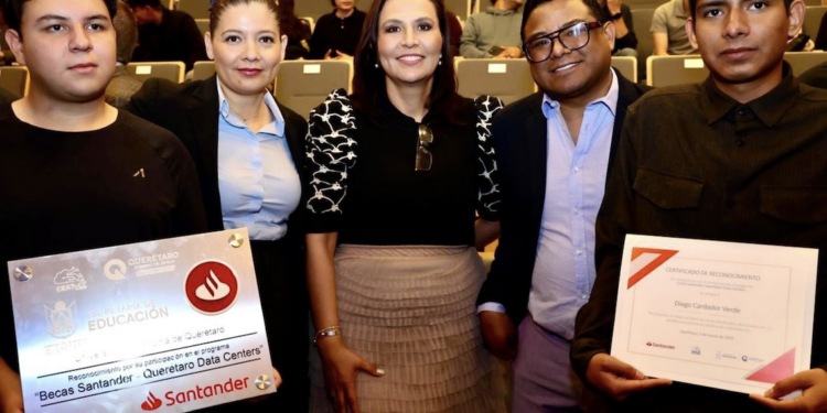 Destaca UAQ en programa de becas Santander
