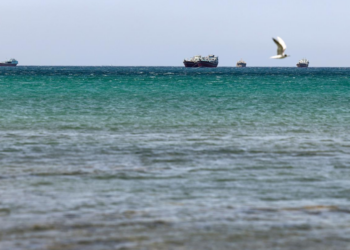 Irán amenaza con cerrar “completamente”el estrecho de Ormuz