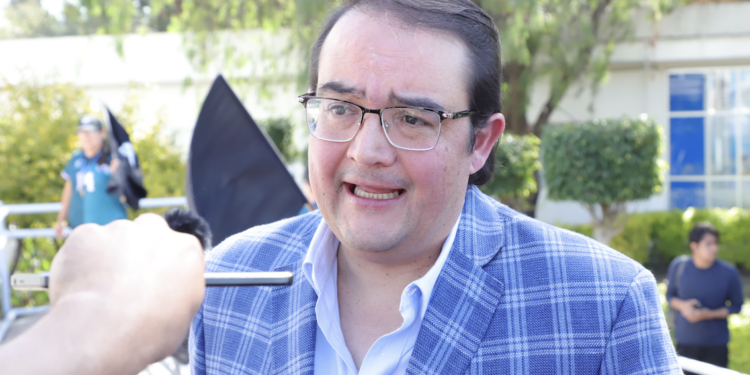 Inicia Kuri su podcast con Chepe de invitado