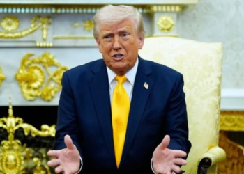 Pospone Trump ataques a centrales en Irán por conversaciones