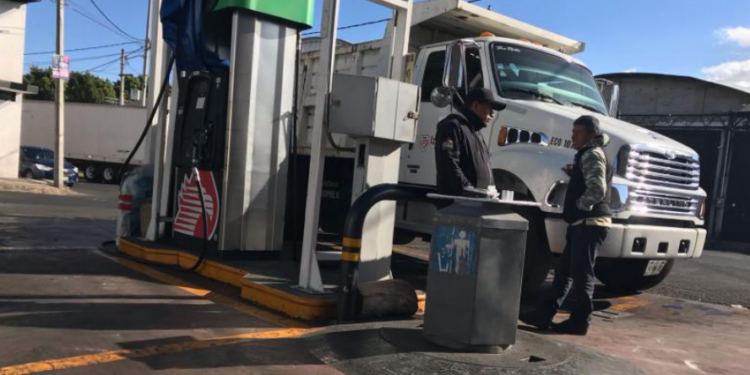 Aceptan gasolineros tope de 28.50 pesos a litro de diesel