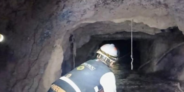 Rescatan vivo a primer minero atrapado en Sinaloa