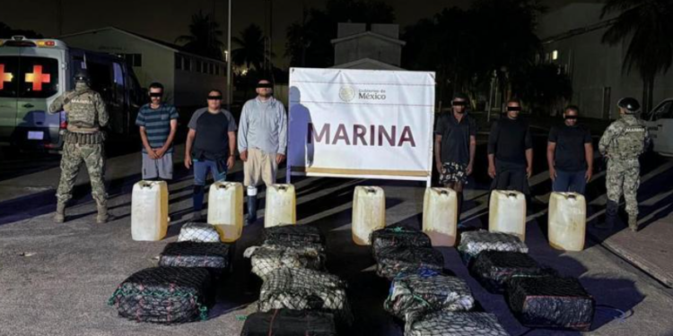 Aseguran 650 kilos de cocaína frente a costas de Michoacán