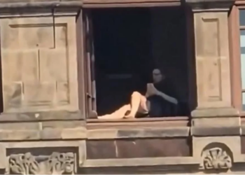 Sancionan a mujer por asolearse en Palacio