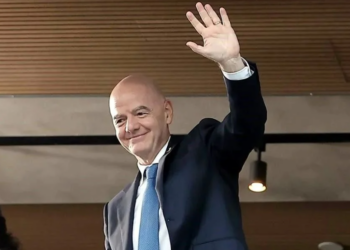 Recibe Sheinbaum a presidente de la FIFA