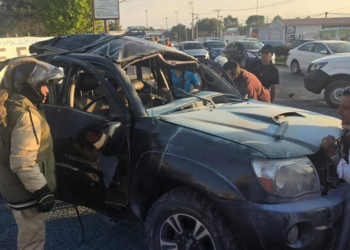 Mueren 2 por explosión de camioneta en Tecámac