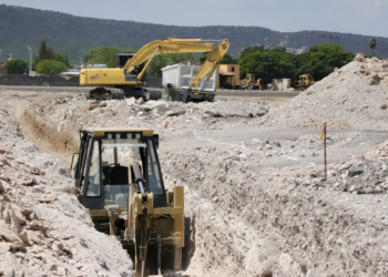Colocan primera piedra de Costco en Corregidora