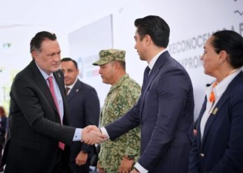 Mauricio Kuri toma protesta al Consejo Directivo de la CANACINTRA Querétaro