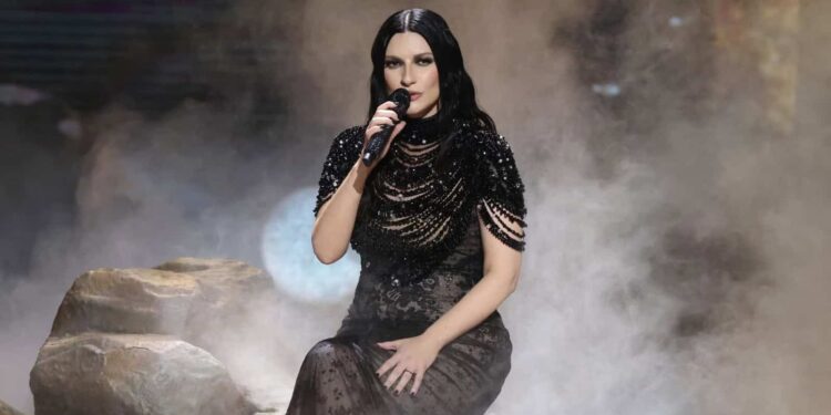 Lanza Pausini disco e inicia gira mundial