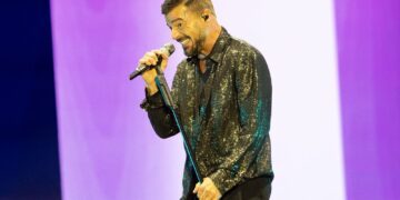 Ricky eleva la temperatura en Querétaro ante 10 mil personas