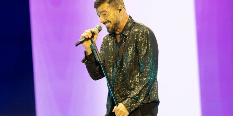 Ricky eleva la temperatura en Querétaro ante 10 mil personas