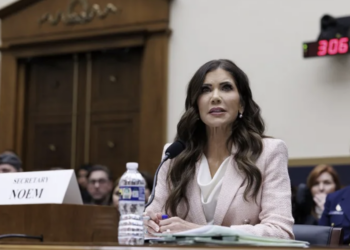 Trump sustituye a la secretaria de Seguridad Nacional