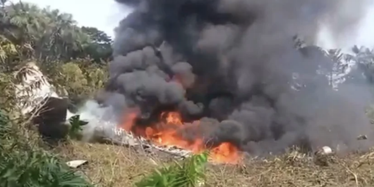 Avión militar con más de 100 soldados se accidenta en Colombia