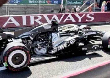 Se cae a pedazos auto de Checo Pérez en Sprint Race