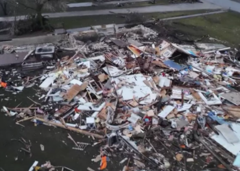 Tornados dejan 2 muertos y daños en Illinois e Indiana