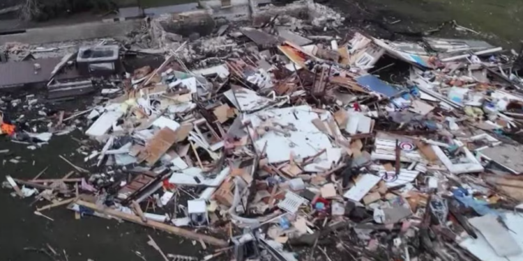 Tornados dejan 2 muertos y daños en Illinois e Indiana