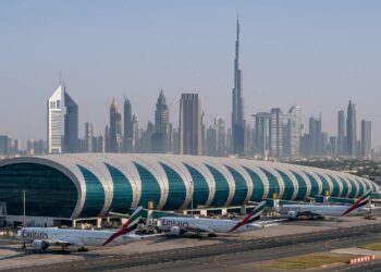 QUERETANOS A LA ESPERA DE AVIÓN EN DUBAI