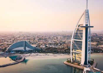 Queretanos a la espera de avión en Dubái