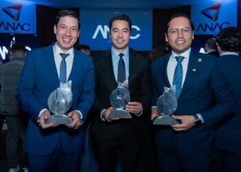 Queretanos a la espera de avión en Dubái