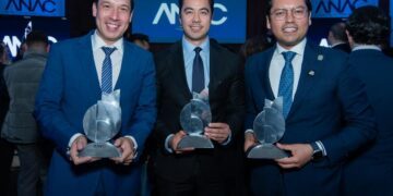 Queretanos a la espera de avión en Dubái