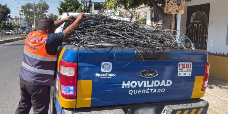 Retiran 3 toneladas de cableado en desuso