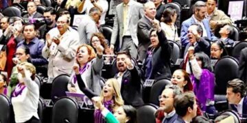 Suaviza Morena temas de reforma sin ceder ‘control’