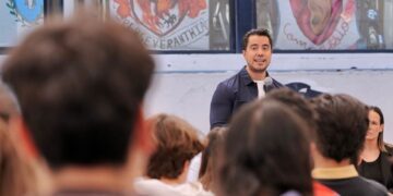 Participar, le pide Felifer a jóvenes