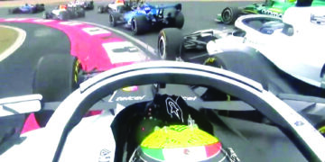 Se da el primer roce entre Checo y Bottas