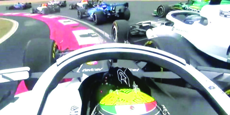 Se da el primer roce entre Checo y Bottas