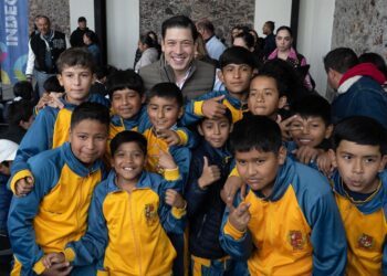 Premia Rodrigo Monsalvo a estudiantes deportistas