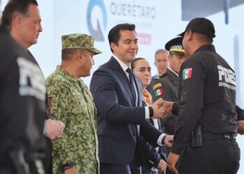 Asiste Felifer a la entrega del Mérito Policial