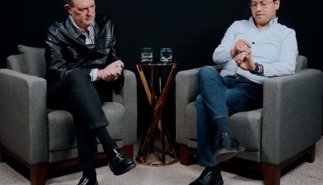 Inicia Kuri su podcast con Chepe de invitado