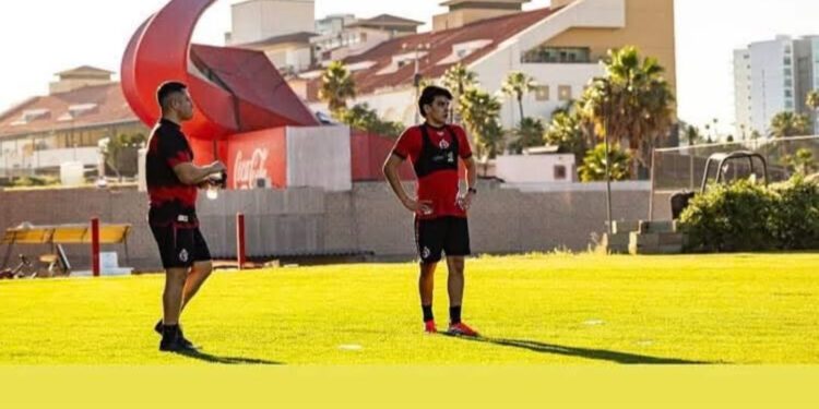 Gilberto Mora regresa a entrenar