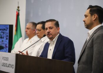 No conozco los detalles jurídicos, yo pago mi agua como cualquiera: Luis Humberto Fernández