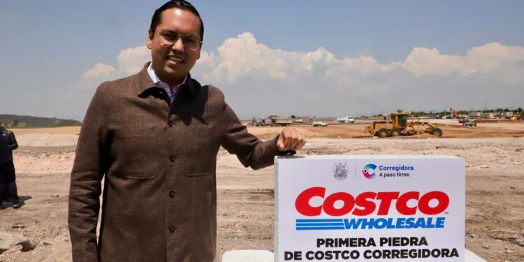 Colocan primera piedra de Costco en Corregidora