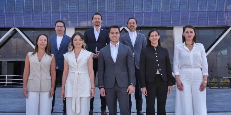 Anuncia Felifer Macías cambios en su gabinete