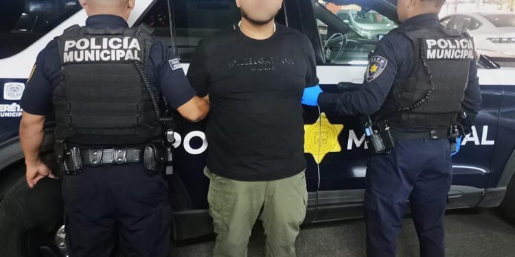 Movilización en Juriquilla: detienen a hombre con arma de fuego