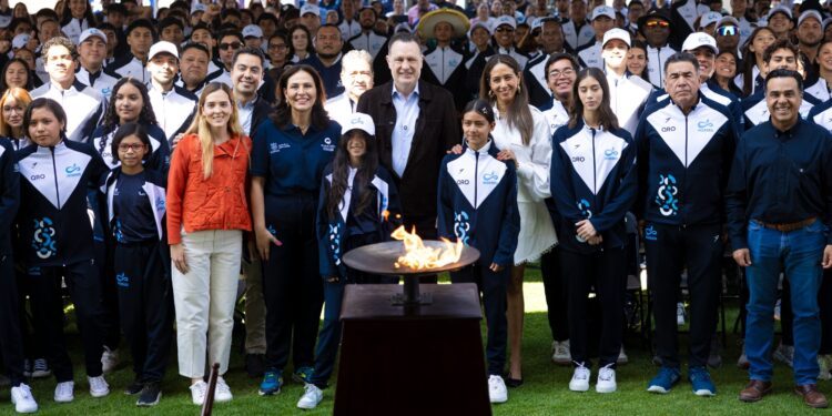 Mauricio Kuri a delegación queretana rumbo a Olimpiada Nacional