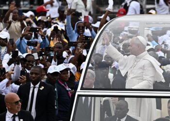 El Papa en Angola: ¡Es el amor el que debe triunfar, no la guerra!