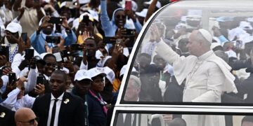 El Papa en Angola: ¡Es el amor el que debe triunfar, no la guerra!