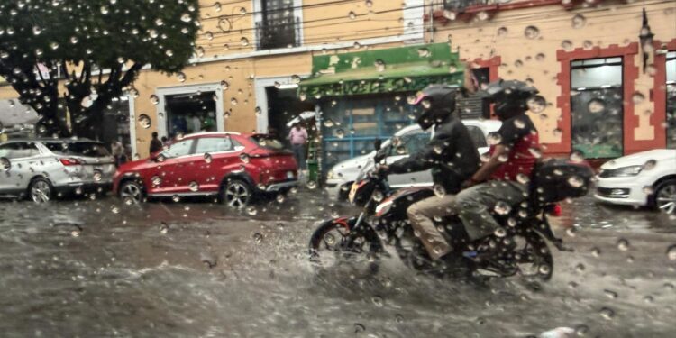 Lluvias y granizo se registran en la zona metropolitana de Querétaro
