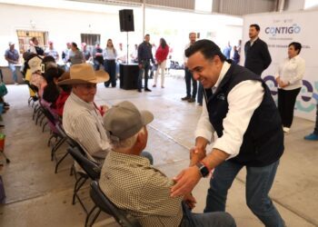 Lleva Nava apoyos alimentarios y jornada de salud a Tequisquiapan