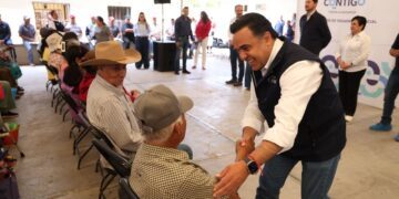 Lleva Nava apoyos alimentarios y jornada de salud a Tequisquiapan